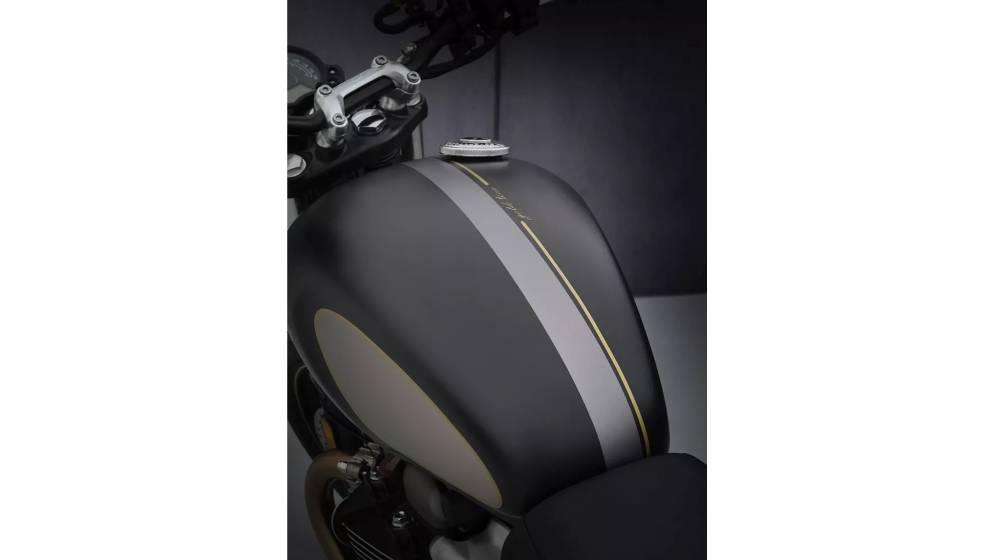 Triumph Street Twin Gold Line Limited Edition - Image 8