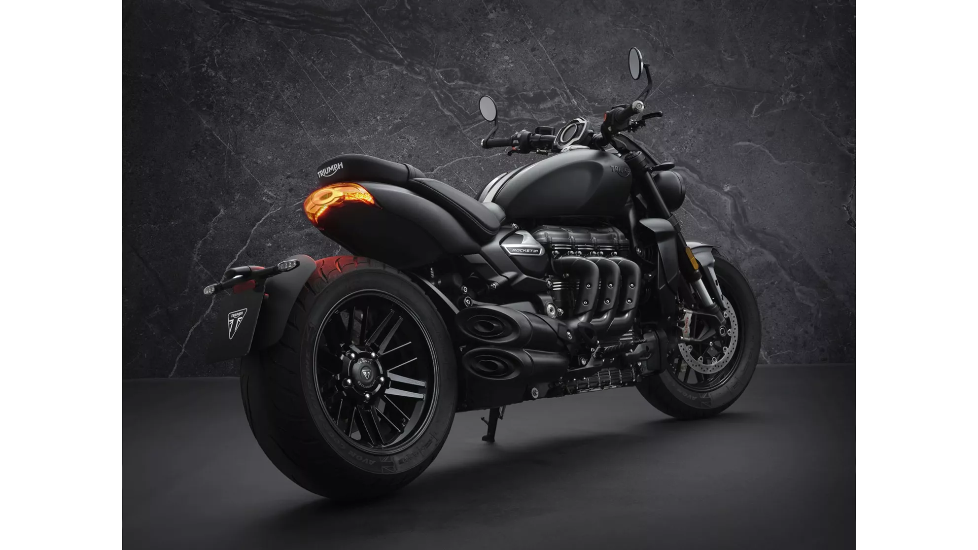 Triumph Rocket 3 R Black - Image 2 Triumph Rocket 3 R Black - Image 2