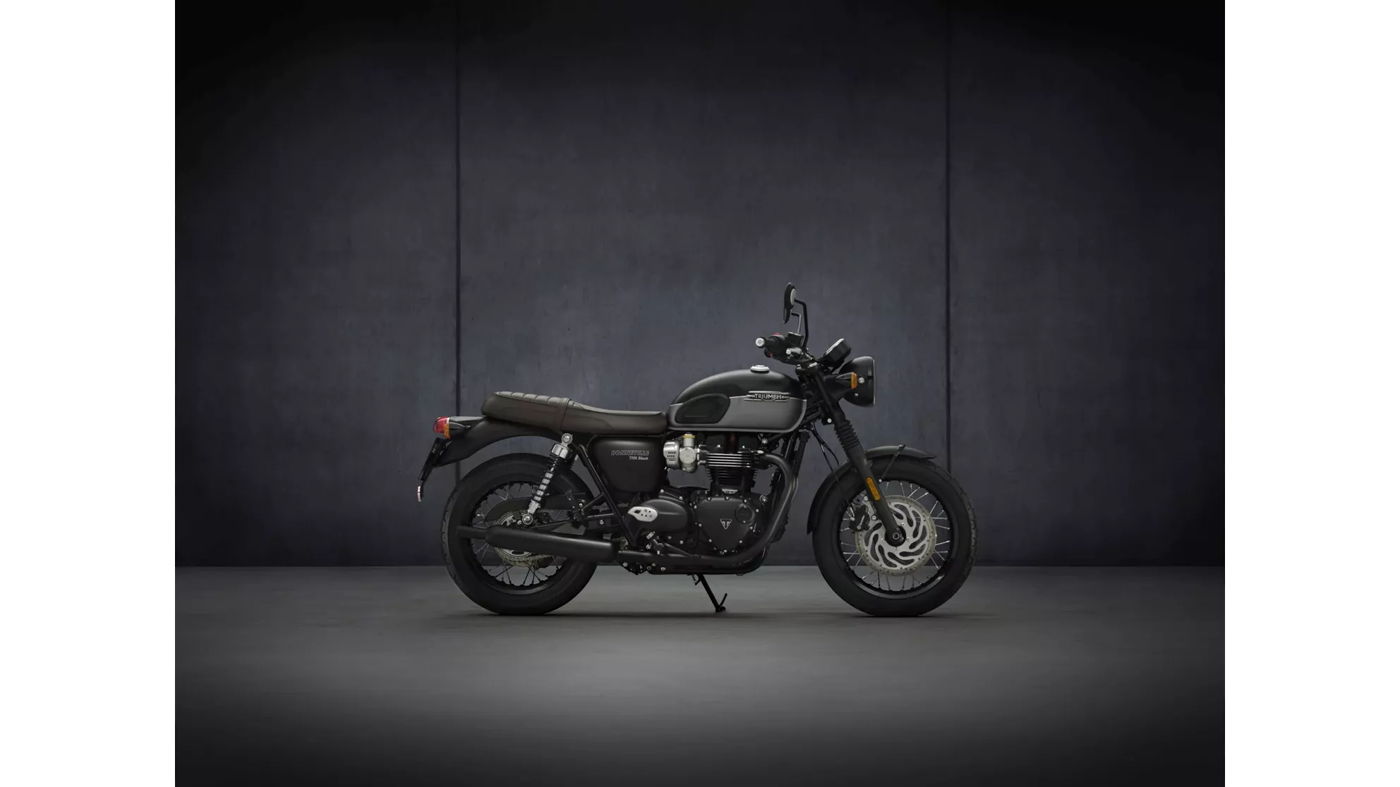 Triumph Bonneville T120 Black - Image 1 Triumph Bonneville T120 Black - Image 1