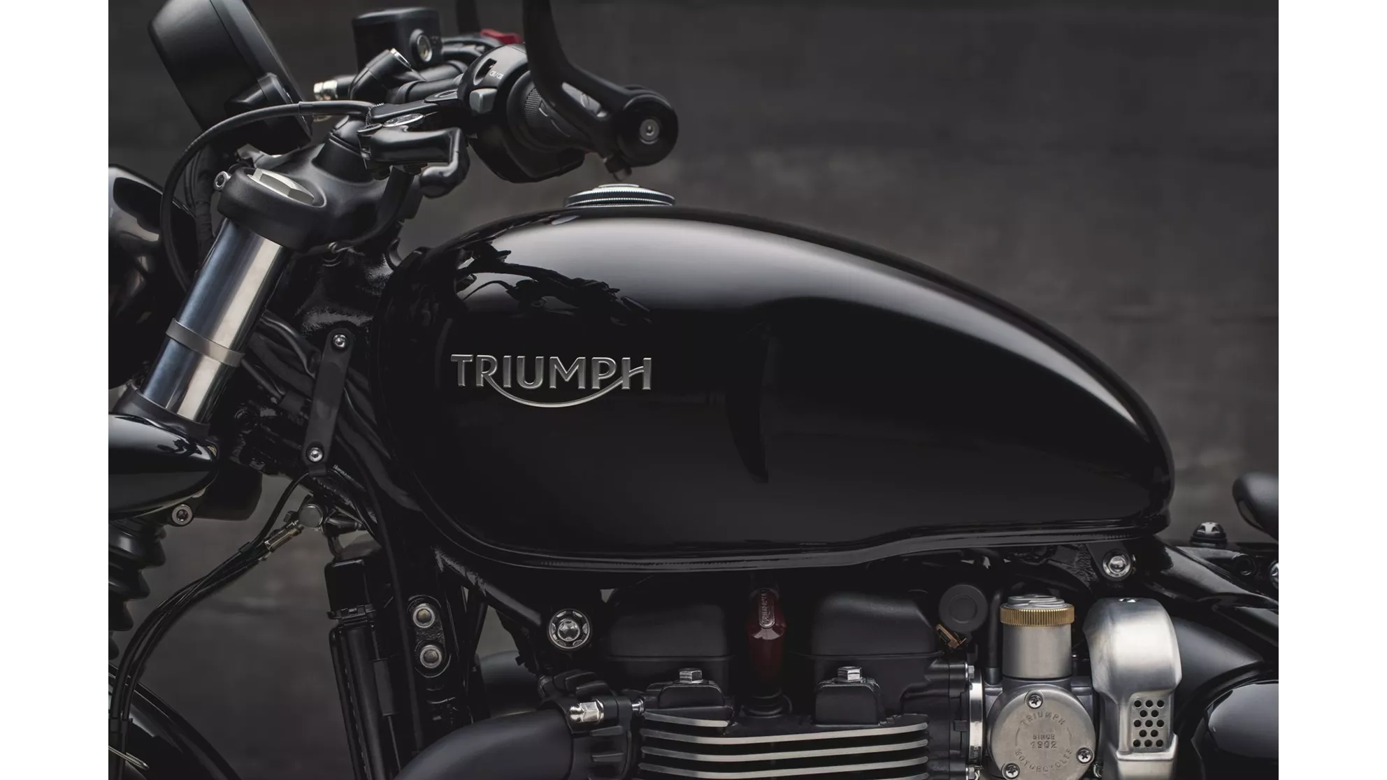 Triumph Bonneville Bobber Black - Obrázok 20
