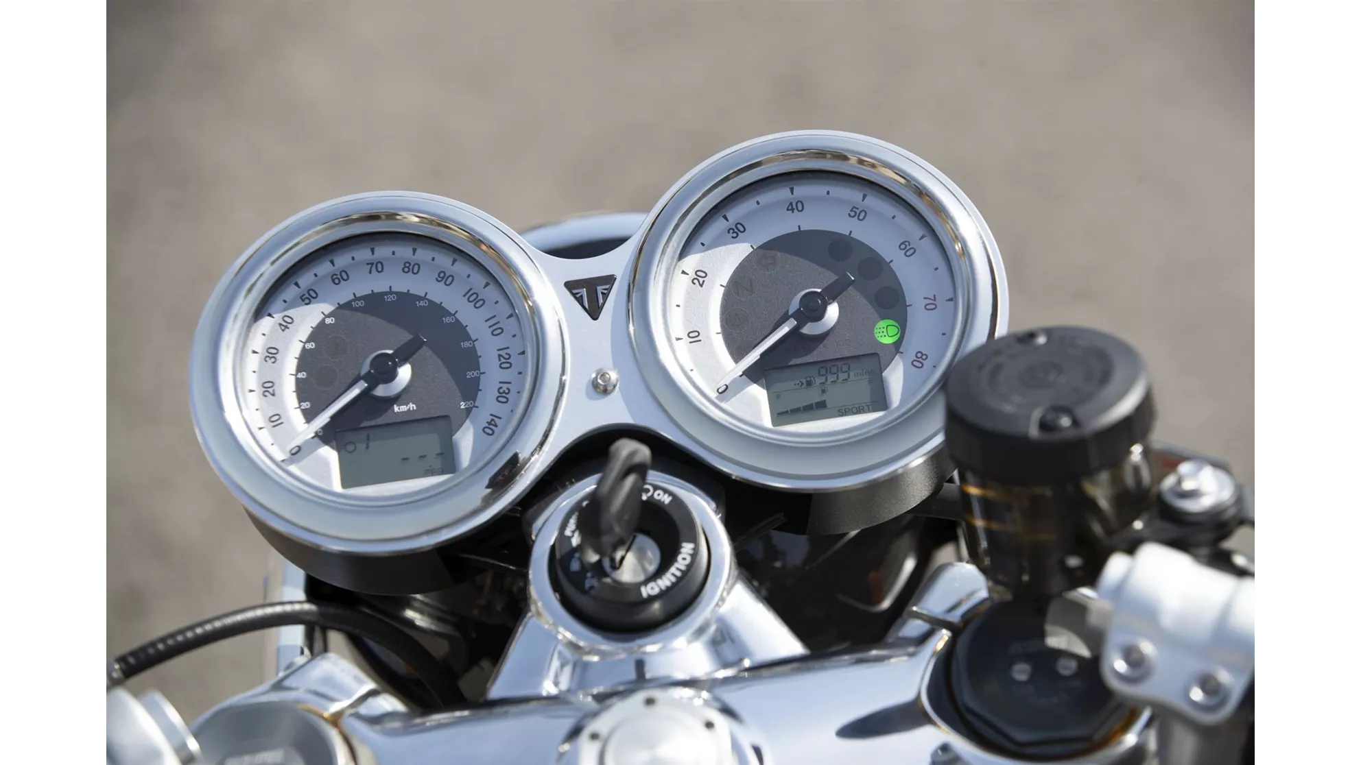 Triumph Thruxton RS - Image 2 Triumph Thruxton RS - Image 2