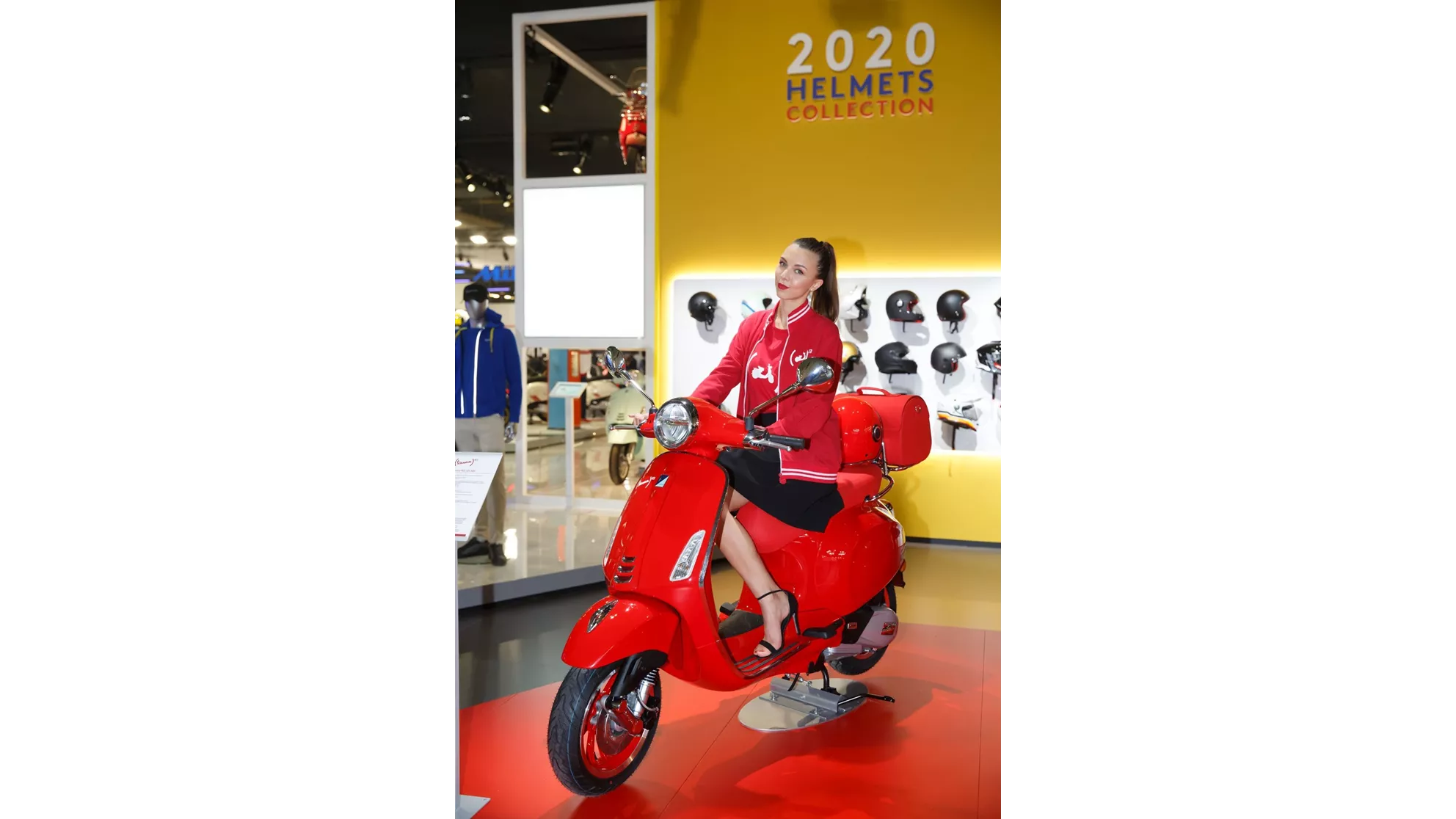 Vespa Primavera 125 (RED) - Image 10 Vespa Primavera 125 (RED) - Image 10