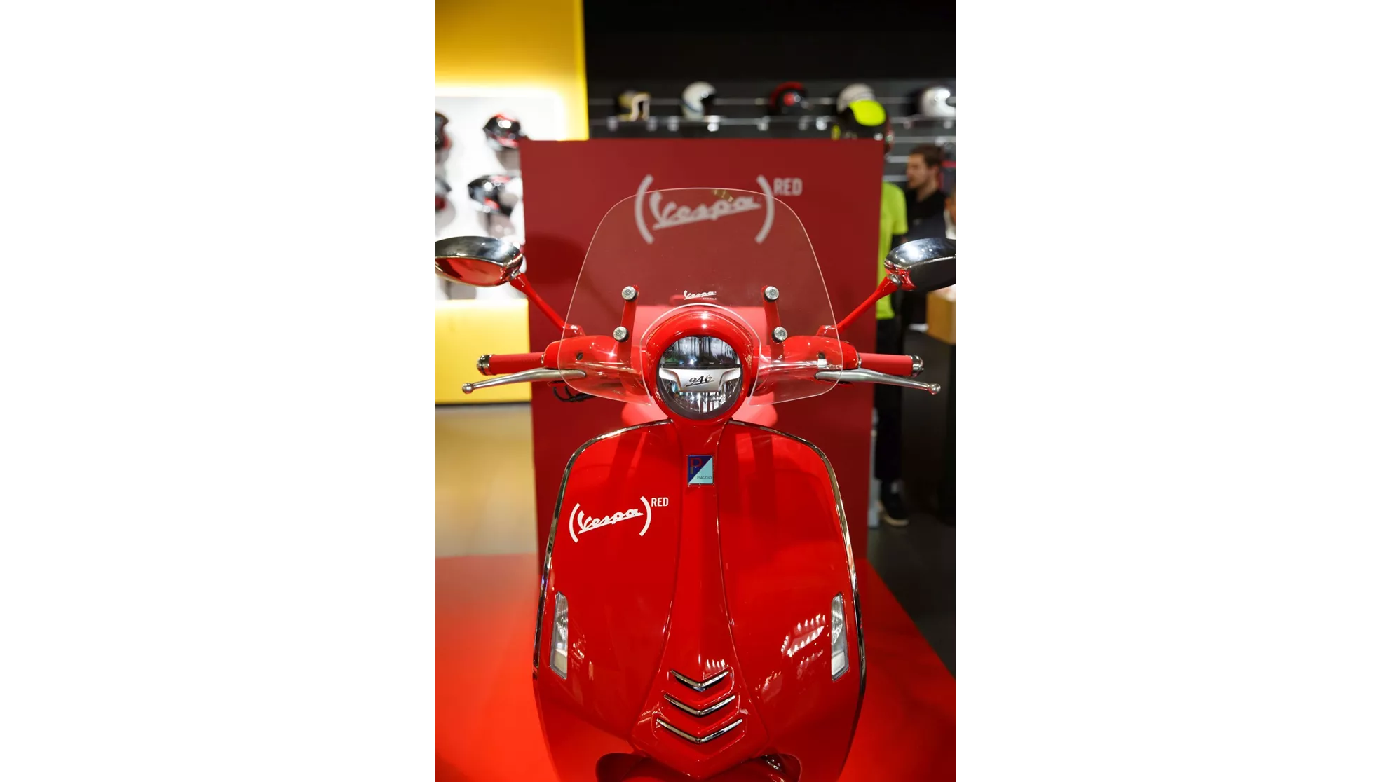 Vespa Primavera 125 (RED) - Image 13 Vespa Primavera 125 (RED) - Image 13