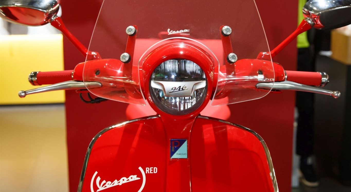 Vespa Primavera 125 (RED)