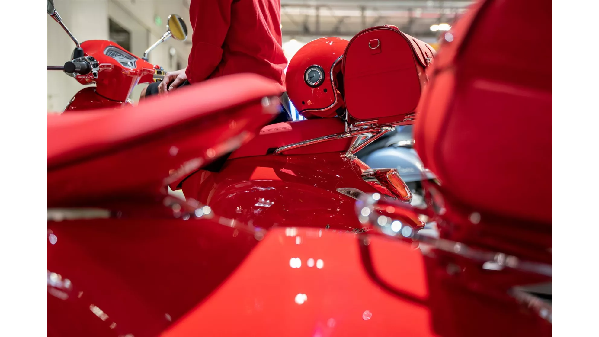 Vespa Primavera 125 (RED) - Image 14 Vespa Primavera 125 (RED) - Image 14