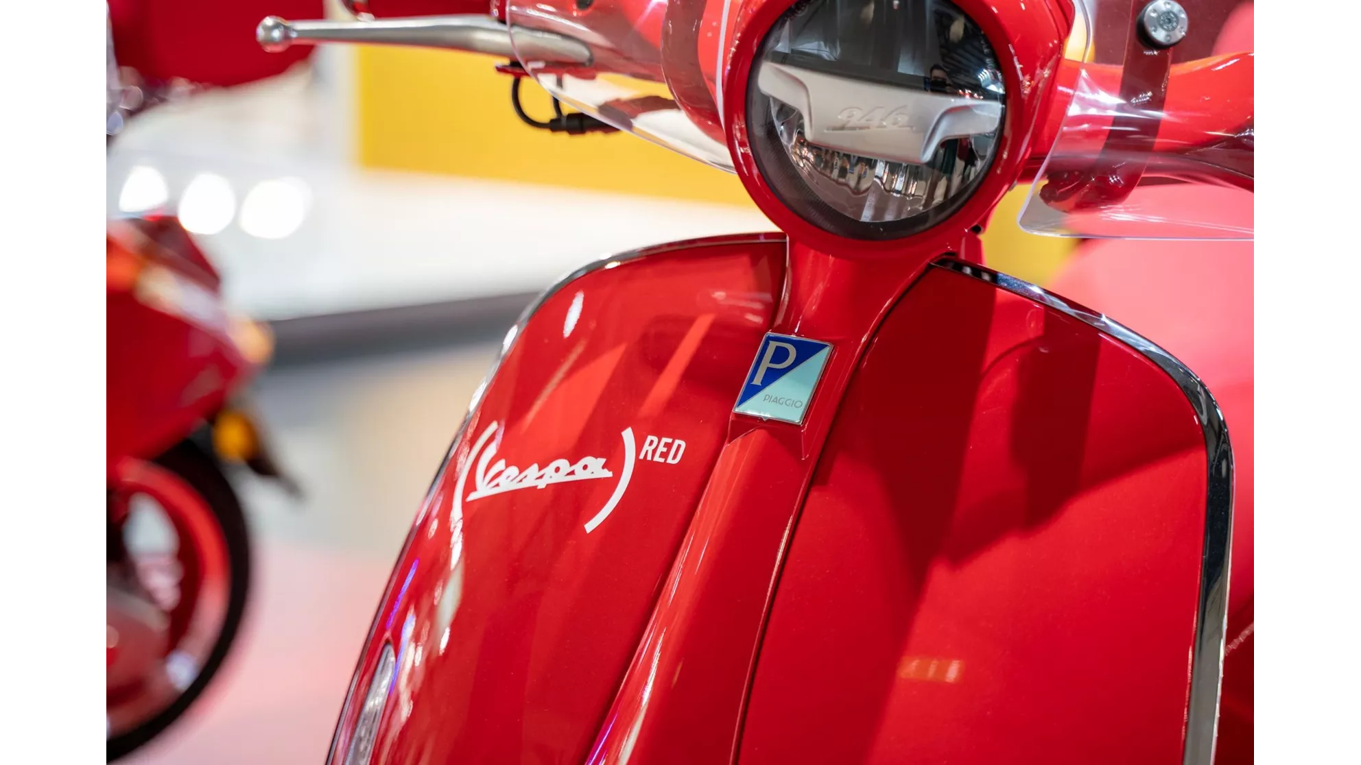 Vespa Primavera 125 (RED) - Image 16 Vespa Primavera 125 (RED) - Image 16