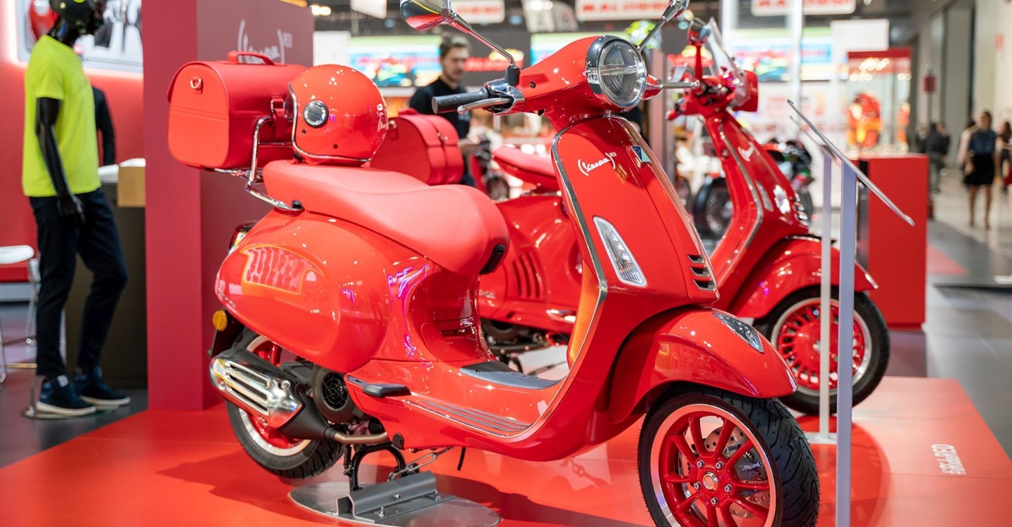 Vespa Primavera 125 (RED)