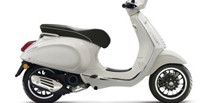 Lambretta V125 Special Flex 2019 vs Vespa Sprint 125 iGET 2021