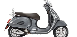 Vespa GTS 300 hpe Touring 2021 vs Vespa GTS 300 hpe Touring 2021 Vespa GTS 300 hpe Touring 2021 vs Vespa GTS 300 hpe Touring 2021