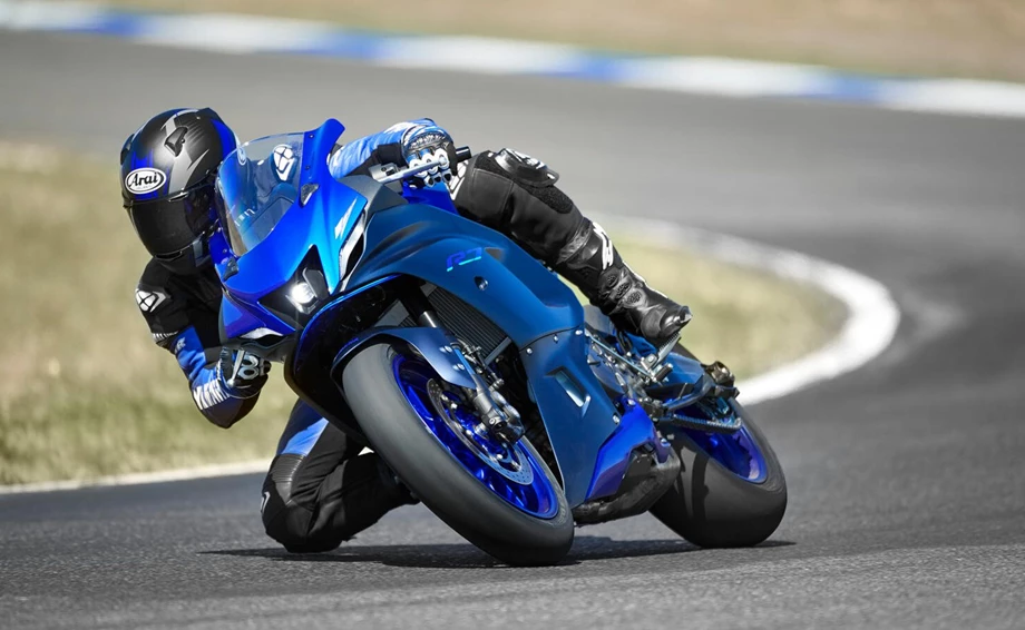 Yamaha R7 Bild 2: Yamaha R7