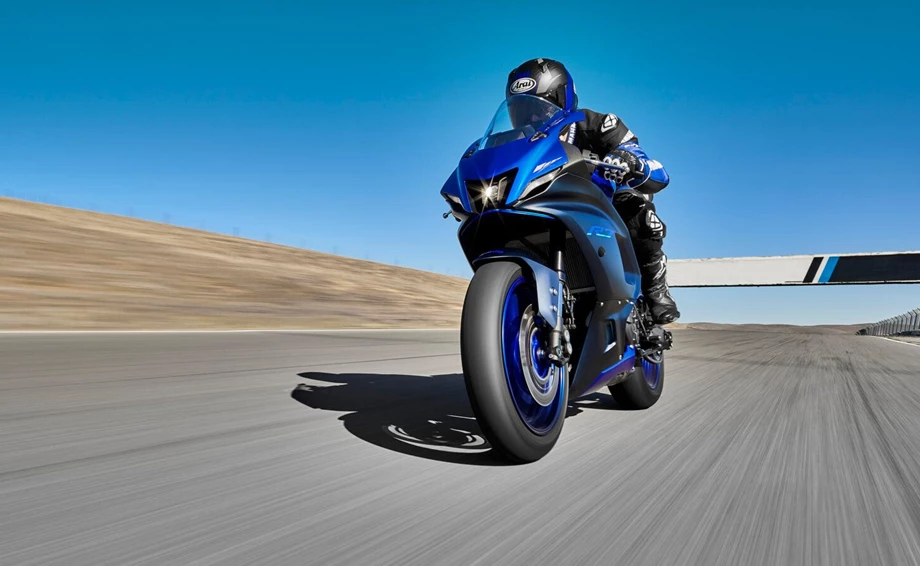 Yamaha R7 Bild 8: Yamaha R7