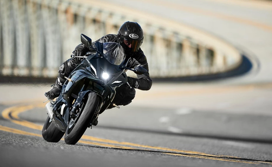Yamaha R7 Bild 10: Yamaha R7