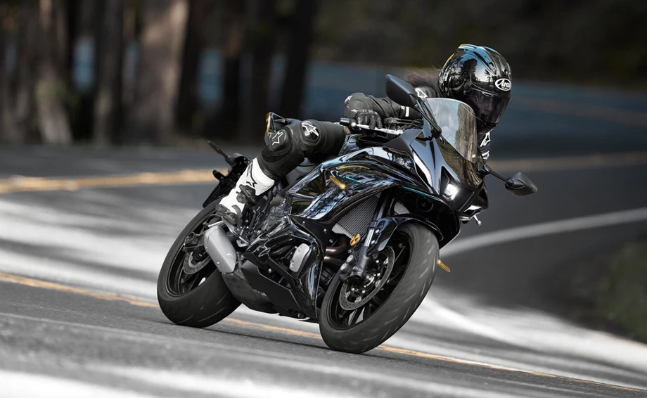 Yamaha R7 Bild 13: Yamaha R7