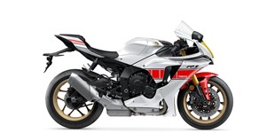 Ducati 959 Panigale 2018 vs Yamaha R1 World GP 60th Anniversary 2021