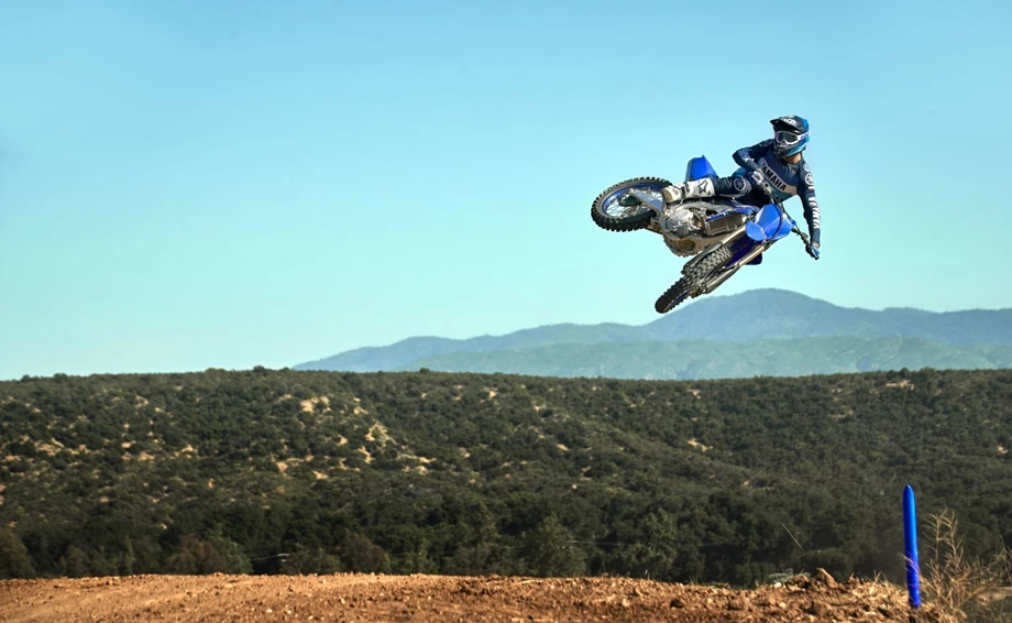Yamaha YZ450F Bild 2: Yamaha YZ450F