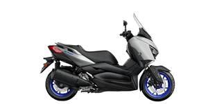 Honda ADV350 2024 vs Yamaha XMAX 300 2021 Honda ADV350 2024 vs Yamaha XMAX 300 2021