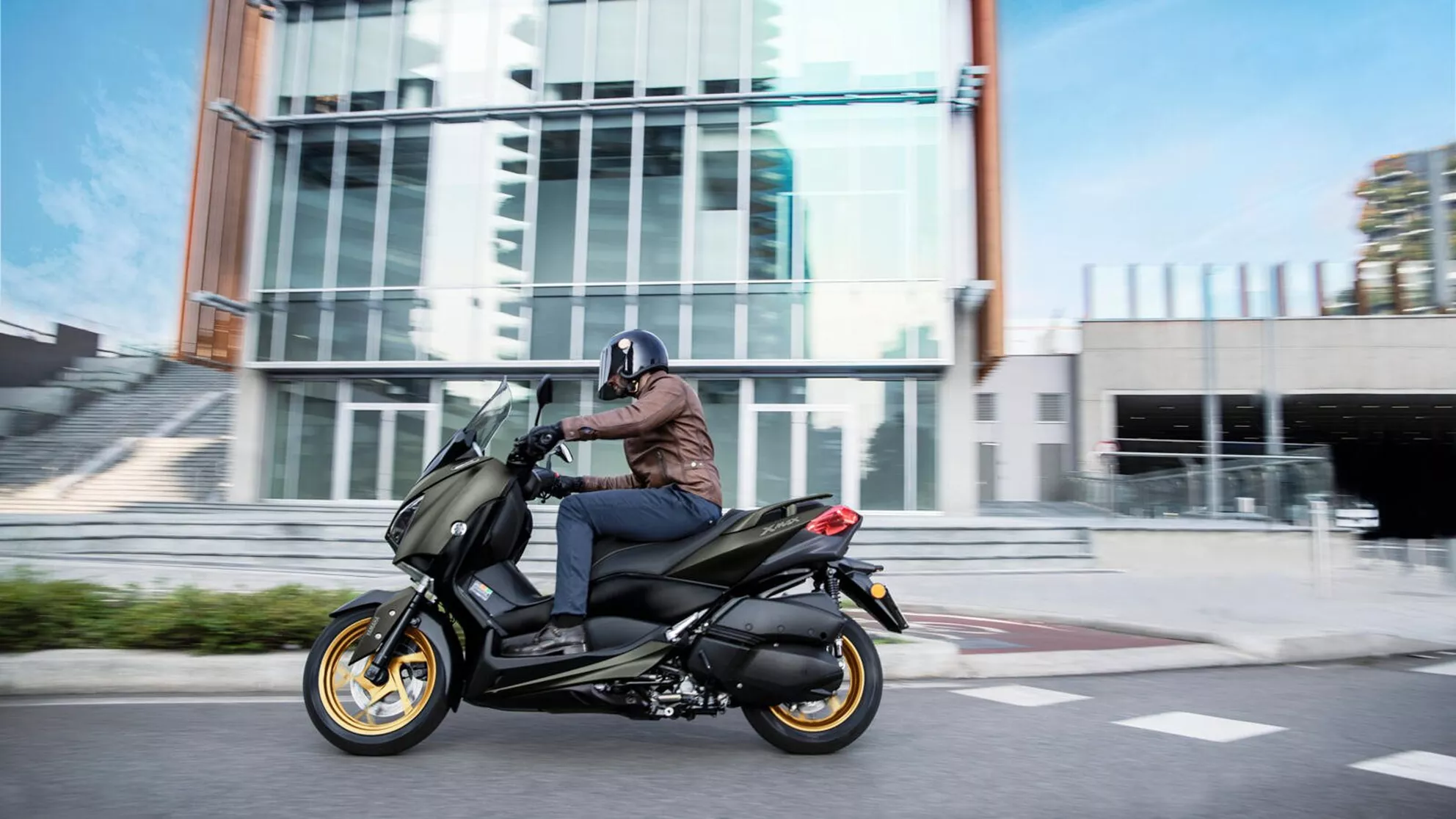 Yamaha XMAX 300 Tech MAX - Image 4 Yamaha XMAX 300 Tech MAX - Image 4