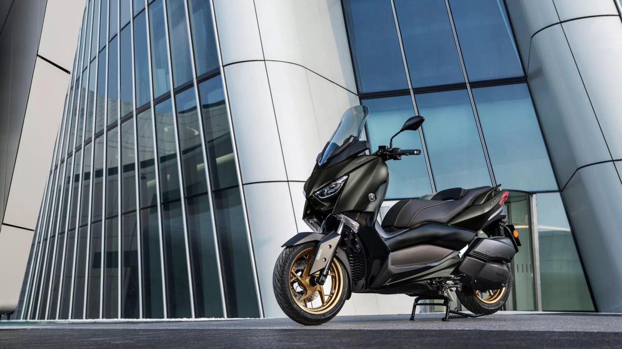 Yamaha XMAX 300 Tech MAX - Image 9 Yamaha XMAX 300 Tech MAX - Image 9