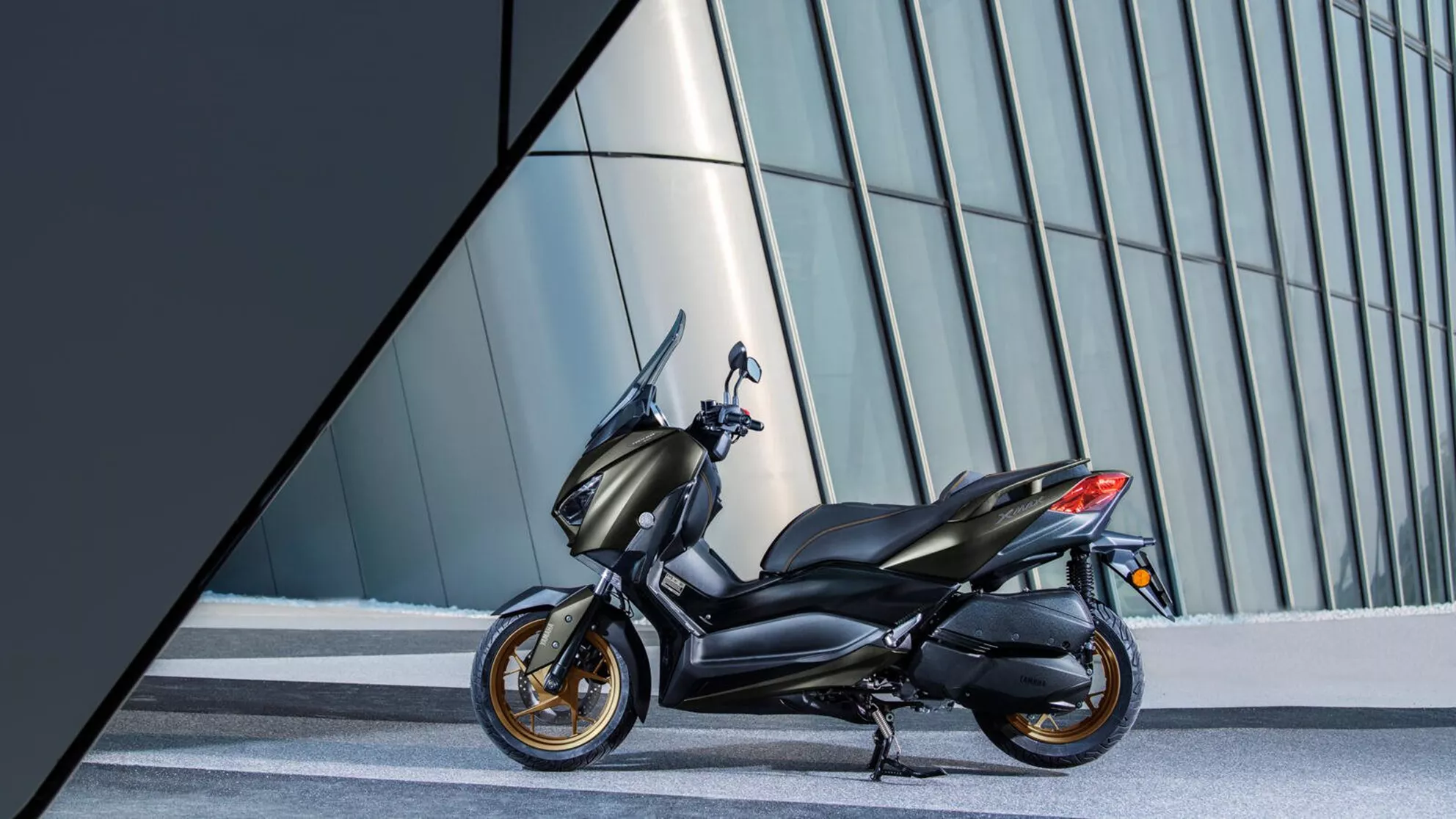 Yamaha XMAX 300 Tech MAX - Image 18 Yamaha XMAX 300 Tech MAX - Image 18