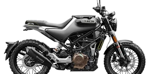 Honda CRF300L 2024 vs Husqvarna Svartpilen 401 2021 Honda CRF300L 2024 vs Husqvarna Svartpilen 401 2021