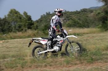 Rieju MRT 125 AC 2021 - Bild 4 Rieju MRT 125 AC 2021 - Bild 4