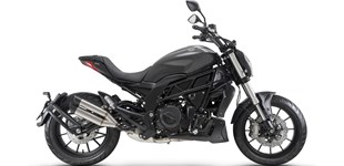 KTM 390 Duke 2024 vs Benelli 502 C 2021