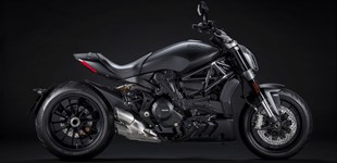 Ducati XDiavel Dark 2021 vs Triumph Rocket 3 GT 2022