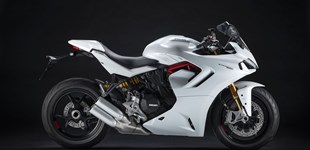 Ducati SuperSport 950 S 2021 vs Aprilia RS 660 Extrema 2024 Ducati SuperSport 950 S 2021 vs Aprilia RS 660 Extrema 2024