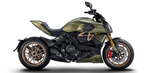 Ducati Diavel 1260 Lamborghini 2021 vs Ducati Panigale V4 S 2020