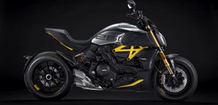 Ducati Diavel V4 2023 vs Ducati Diavel 1260 S Black and Steel 2021