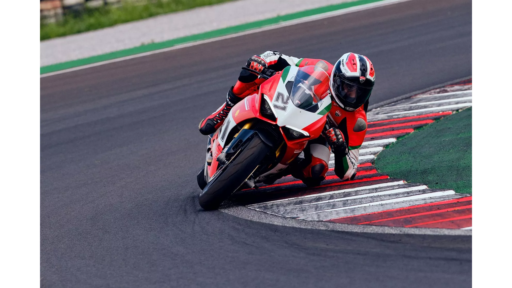Ducati Panigale V2 Bayliss 1st Championship 20th Anniversary - Image 2 Ducati Panigale V2 Bayliss 1st Championship 20th Anniversary - Image 2