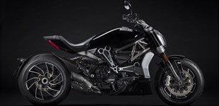 BMW S 1000 XR 2020 vs Ducati XDiavel S 2021