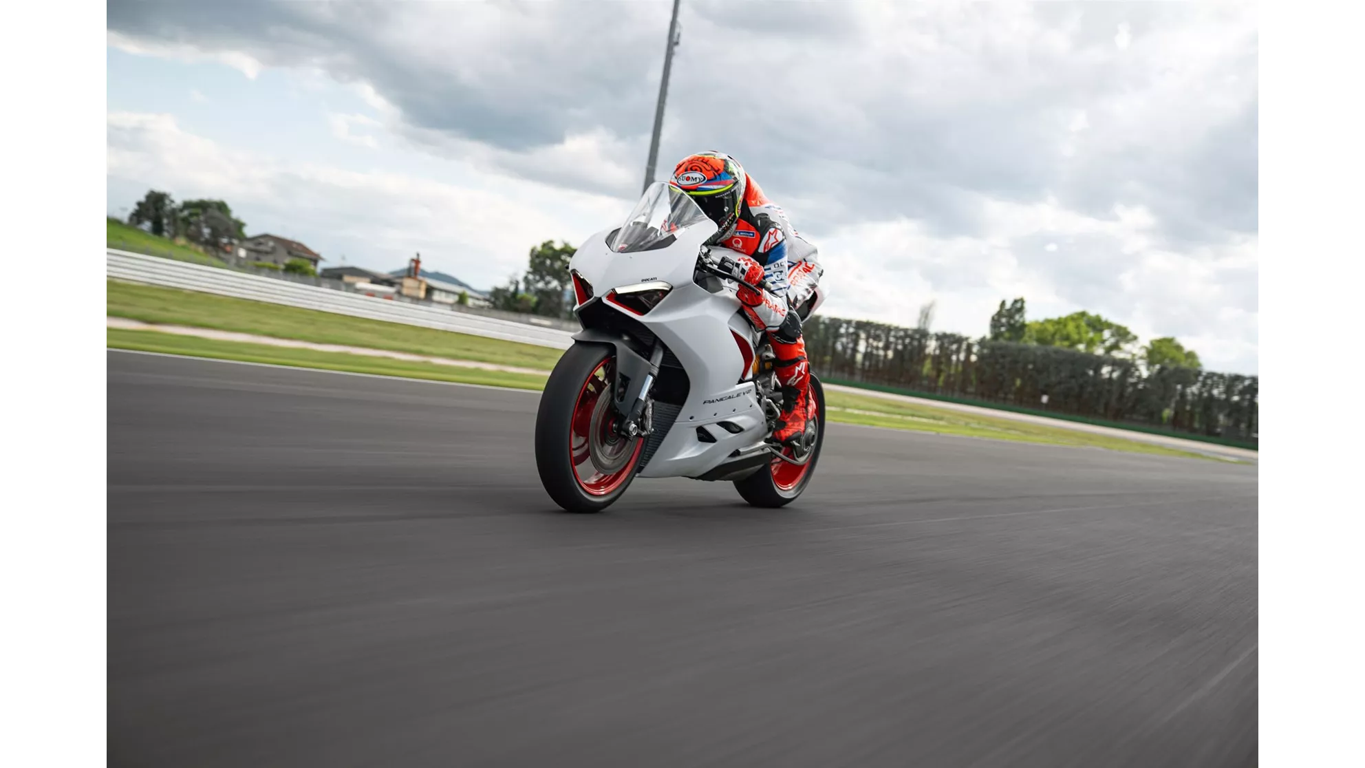 Ducati Panigale V2 - Image 17 Ducati Panigale V2 - Image 17