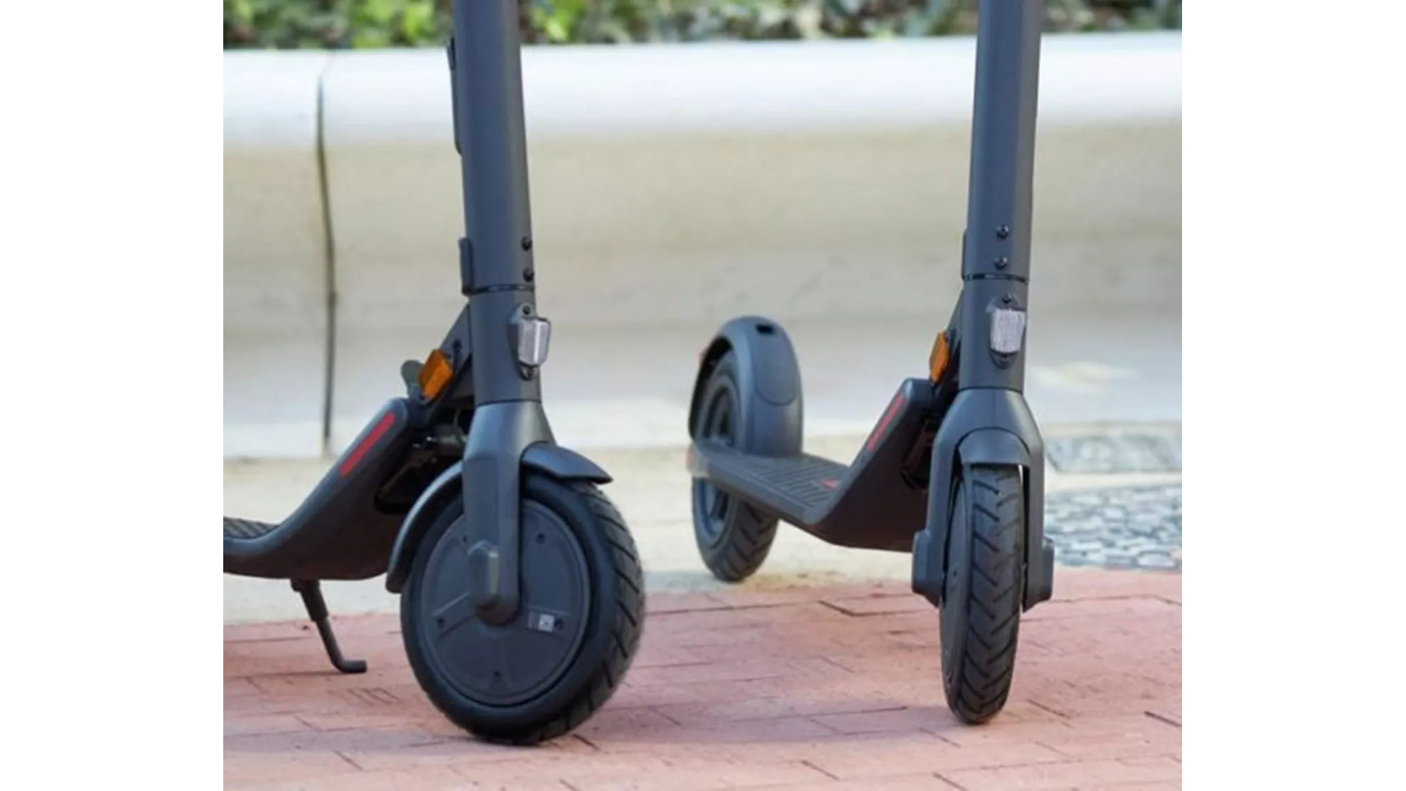 Segway Ninebot Kickscooter E22E - Image 1 Segway Ninebot Kickscooter E22E - Image 1