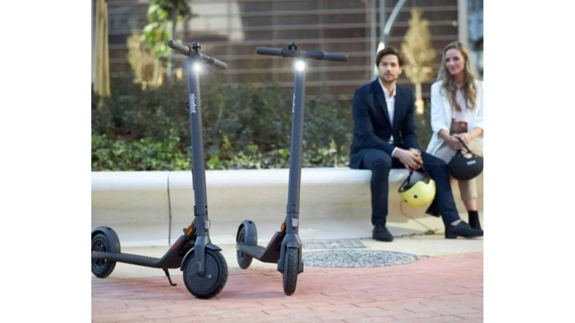 Segway Ninebot Kickscooter E22E - Image 2 Segway Ninebot Kickscooter E22E - Image 2