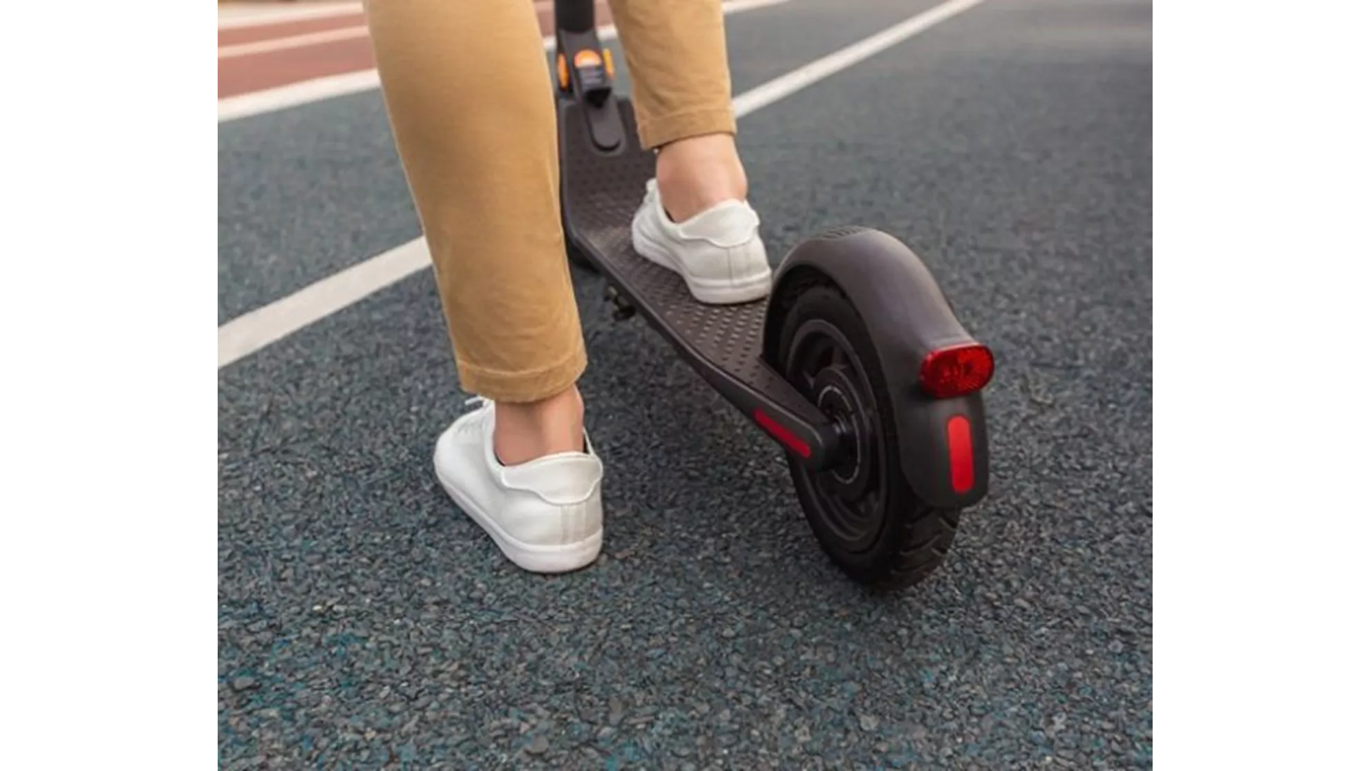 Segway Ninebot Kickscooter E25E - Image 1 Segway Ninebot Kickscooter E25E - Image 1