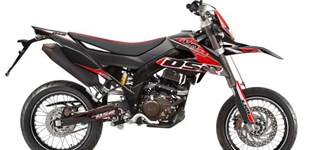 Rieju Marathon 125 Supermoto 2017 vs United Motors UM DSR SM 125 2021