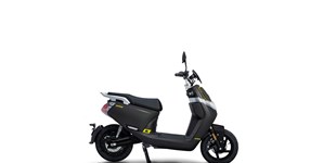 Kawasaki Z125 2022 vs Motron Whizz 2021