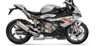 Yamaha R1 2008 vs BMW S 1000 RR 2021