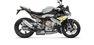Kawasaki Z900 SE 2025 vs BMW S 1000 R 2021
