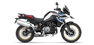 Yamaha XSR700 XTribute 2021 vs BMW F 850 GS 2021 Yamaha XSR700 XTribute 2021 vs BMW F 850 GS 2021