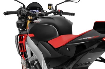 Aprilia Tuono V4 1100 Factory 2021 - Bild 5 Aprilia Tuono V4 1100 Factory 2021 - Bild 5