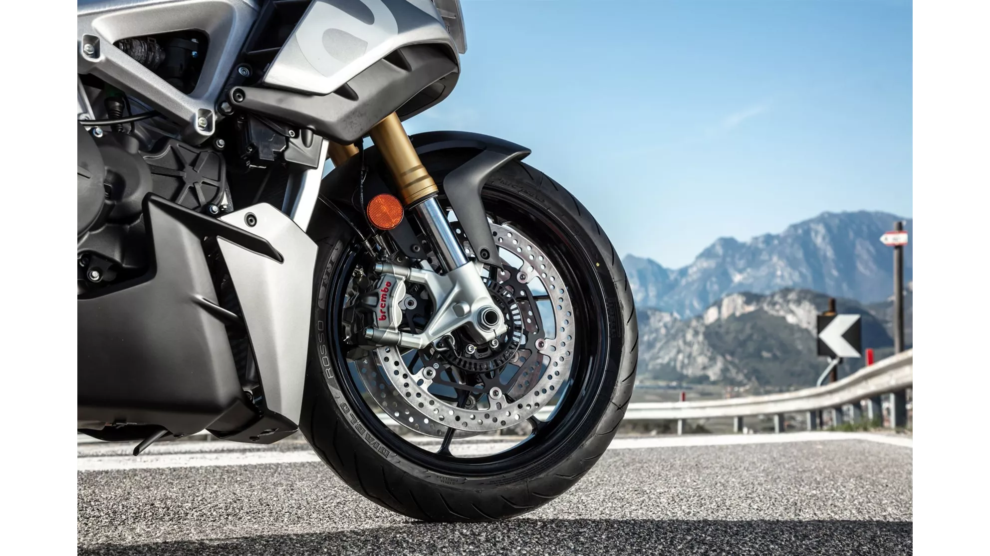 Aprilia Tuono V4 1100 - Image 20 Aprilia Tuono V4 1100 - Image 20