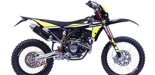 KTM 125 Enduro R 2025 vs Fantic XEF 125 Competition 2021 KTM 125 Enduro R 2025 vs Fantic XEF 125 Competition 2021