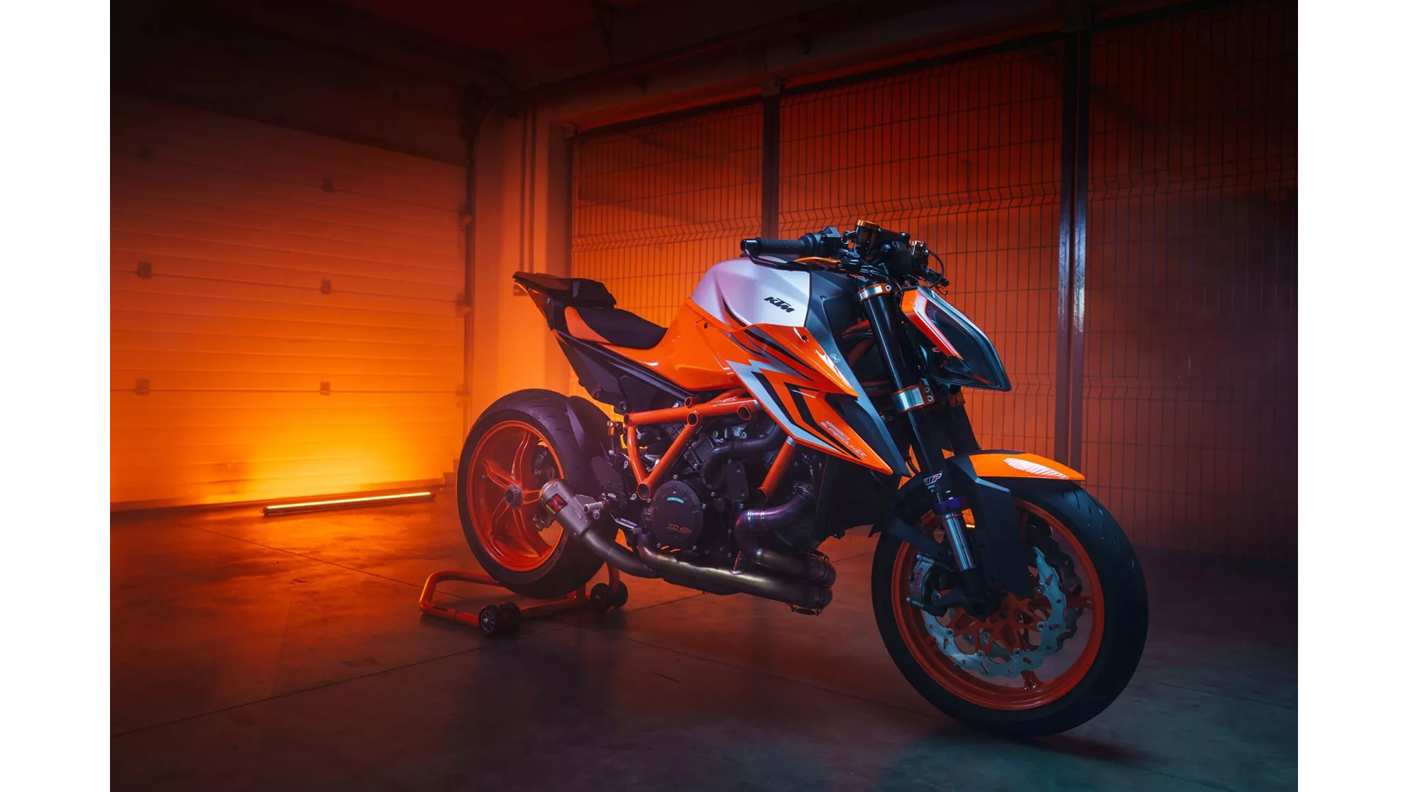 KTM 1290 Super Duke R EVO - Image 8 KTM 1290 Super Duke R EVO - Image 8