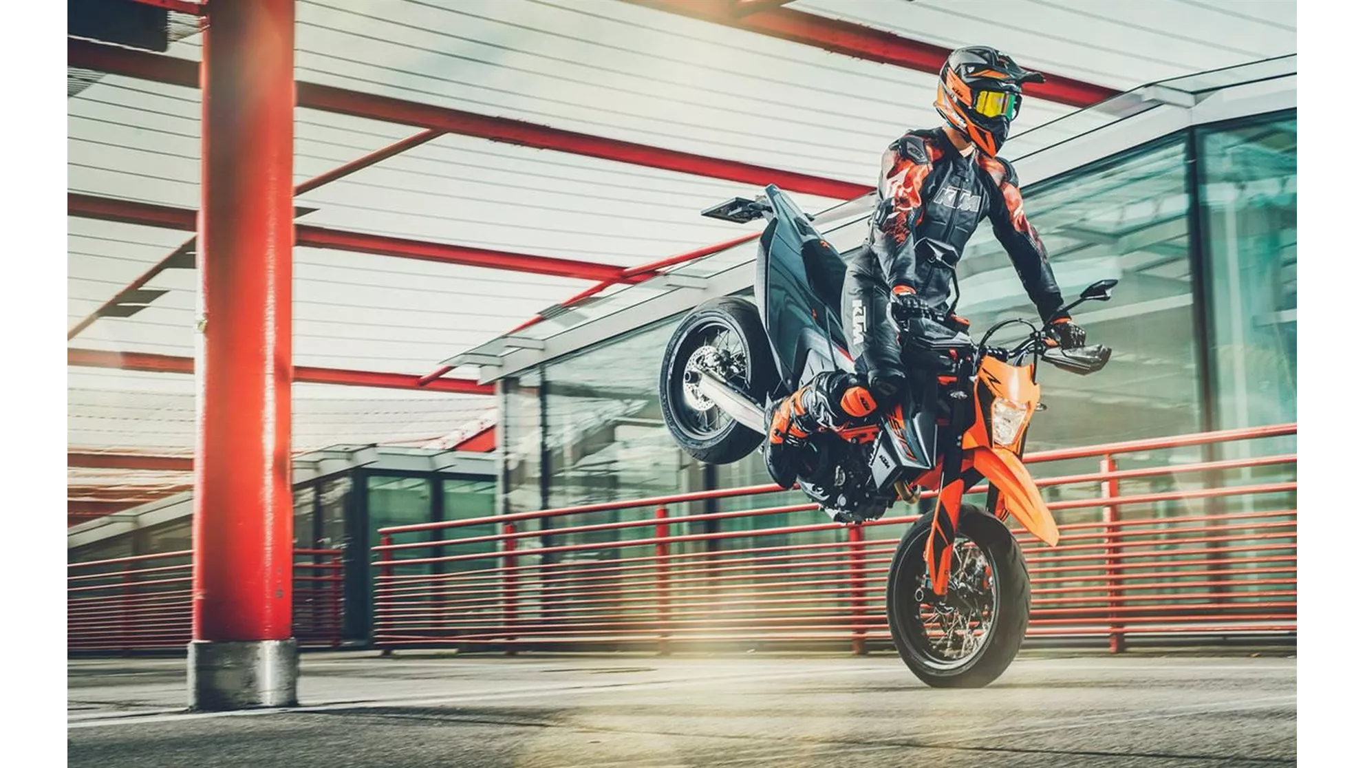 KTM 690 SMC R - Image 1 KTM 690 SMC R - Image 1