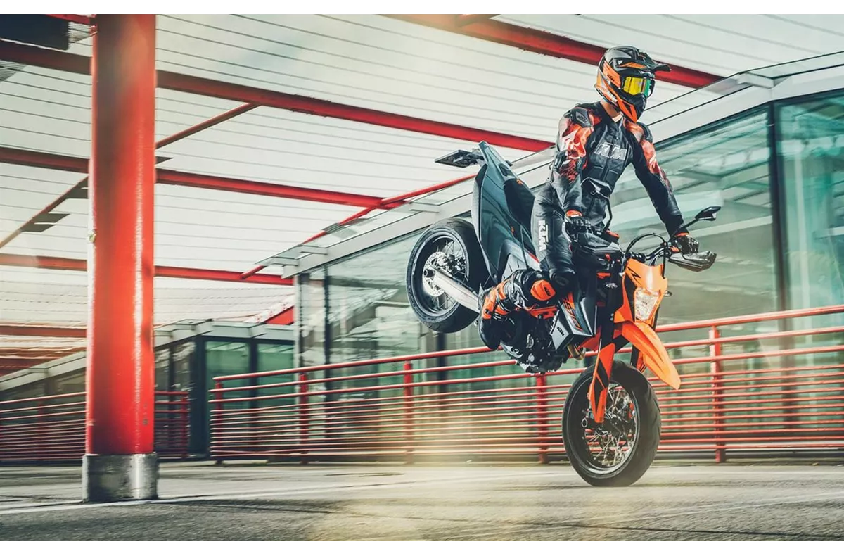 KTM 690 SMC R KTM 690 SMC R