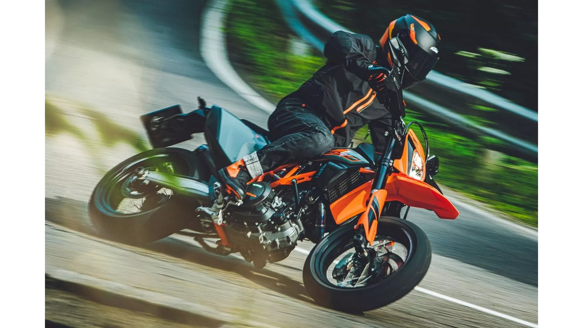 KTM 690 SMC R - Image 3 KTM 690 SMC R - Image 3