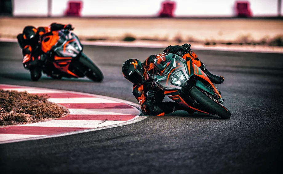 KTM RC 390 Bild 11: KTM RC 390