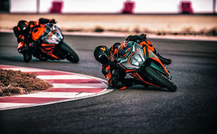 KTM RC 390 Bild 11: KTM RC 390